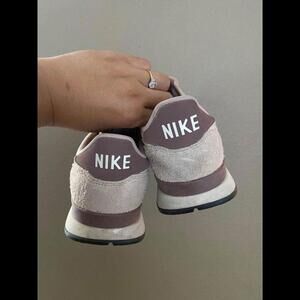 Nike Internationalist Particle Beige Mauve Sneakers Womens sz 9